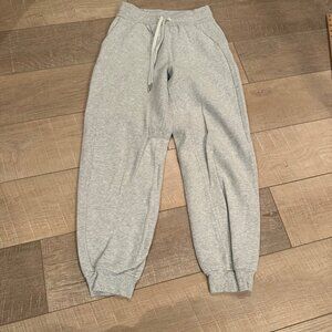 LULULEMON WOMENS SIZE 2 GRAY ATHLETIC JOGGER PANTS